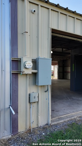 Listing photo id 38 for 4060 I-35 North