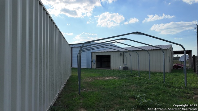 Listing photo id 40 for 4060 I-35 North