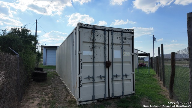 Listing photo id 41 for 4060 I-35 North