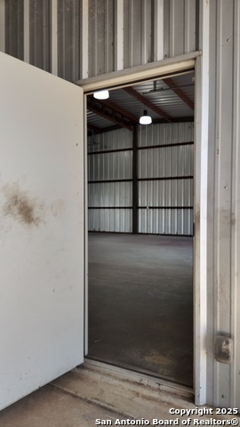 Listing photo id 42 for 4060 I-35 North