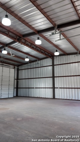 Listing photo id 44 for 4060 I-35 North