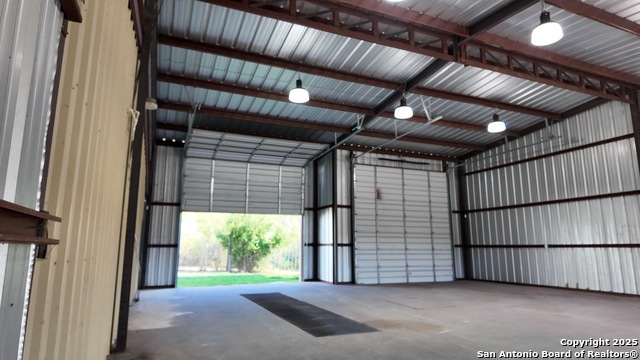 Listing photo id 45 for 4060 I-35 North