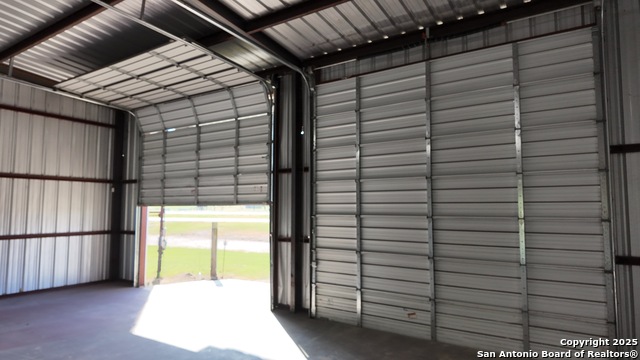 Listing photo id 46 for 4060 I-35 North