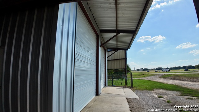 Listing photo id 4 for 4060 I-35 North