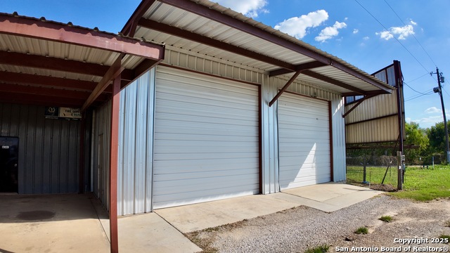 Listing photo id 5 for 4060 I-35 North