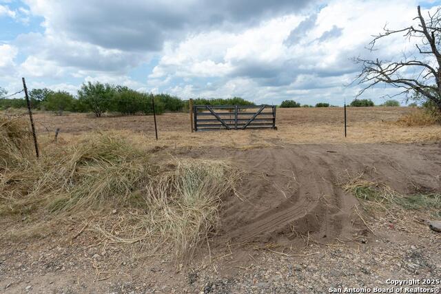 Image 9 of 43 For 5425 Lone Oak