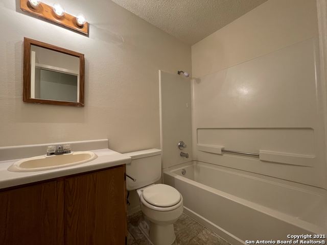 Image 13 of 18 For 10462 Pine Glade