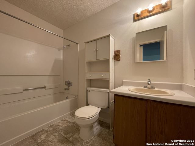 Image 15 of 18 For 10462 Pine Glade