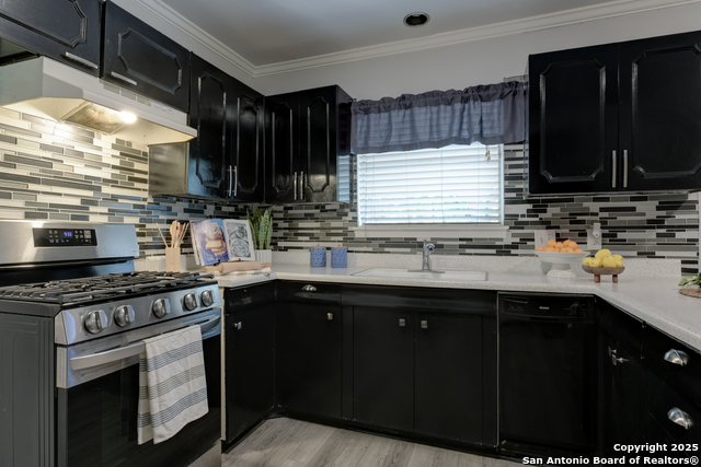 Listing photo id 10 for 8422 Silverstar