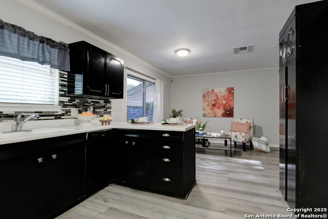 Listing photo id 11 for 8422 Silverstar