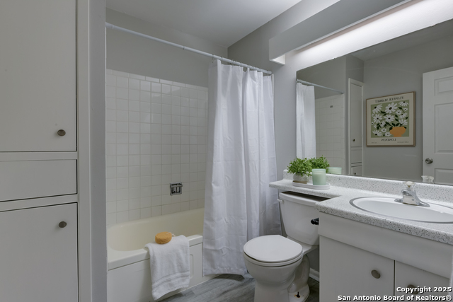 Listing photo id 15 for 8422 Silverstar