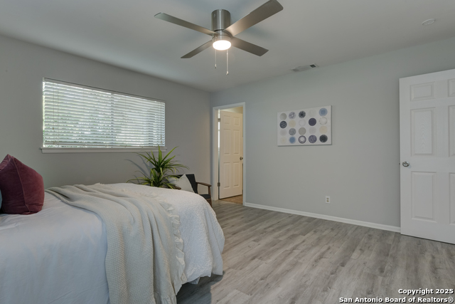 Listing photo id 19 for 8422 Silverstar