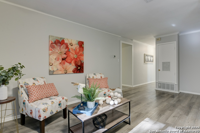 Listing photo id 5 for 8422 Silverstar