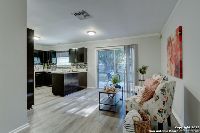 Listing photo id 6 for 8422 Silverstar