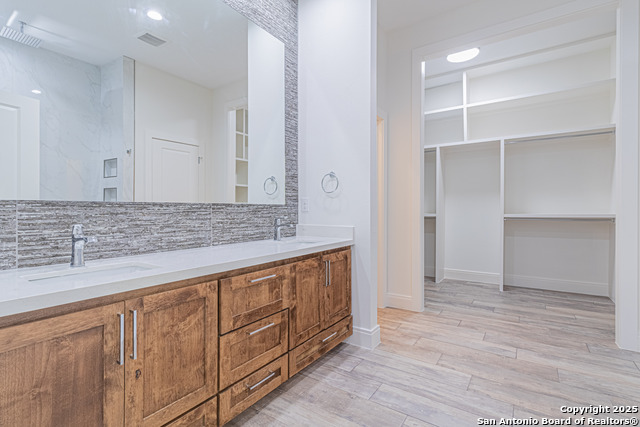 Image 25 of 50 For 19402 Easy Oak