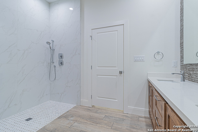 Image 29 of 50 For 19402 Easy Oak