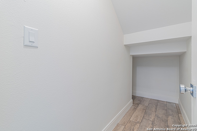 Image 34 of 50 For 19402 Easy Oak