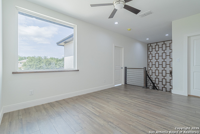 Image 39 of 50 For 19402 Easy Oak