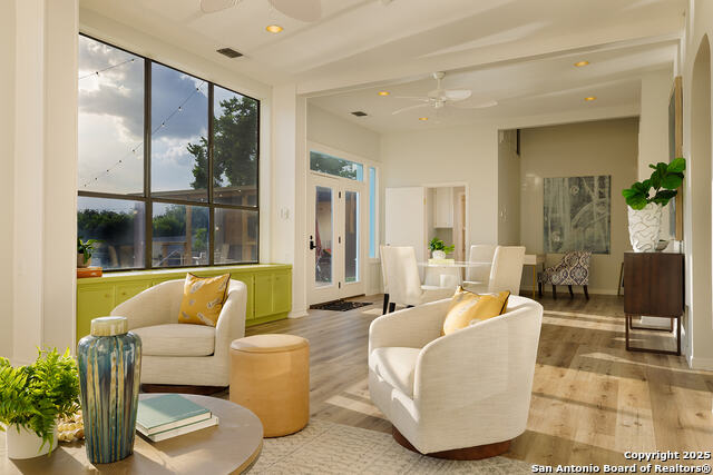 Listing photo id 8 for 625 Paseo Canada St