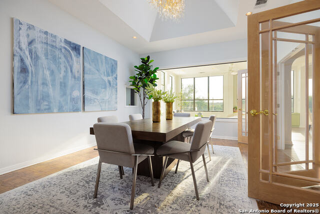 Listing photo id 10 for 625 Paseo Canada St