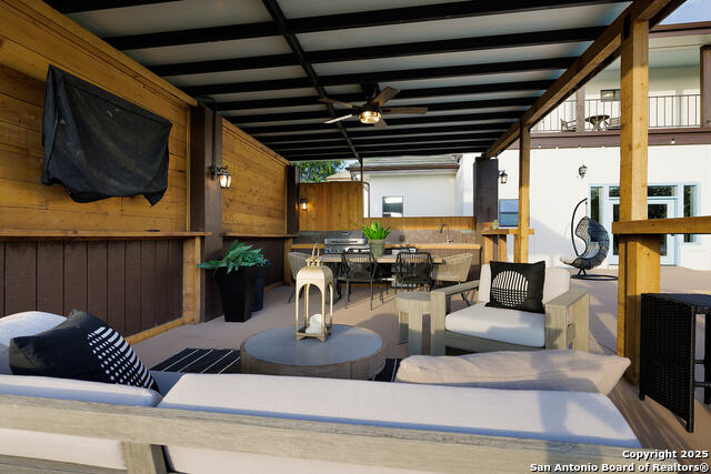 Listing photo id 27 for 625 Paseo Canada St