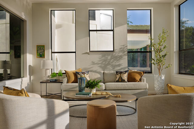 Listing photo id 7 for 625 Paseo Canada St