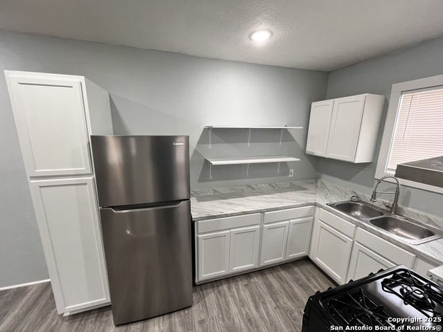 Listing photo id 13 for 1103, 1318, 820 New Laredo-willow-frank