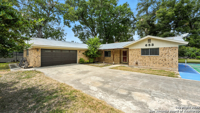 Details for 683 Albert  , New Braunfels, TX 78130