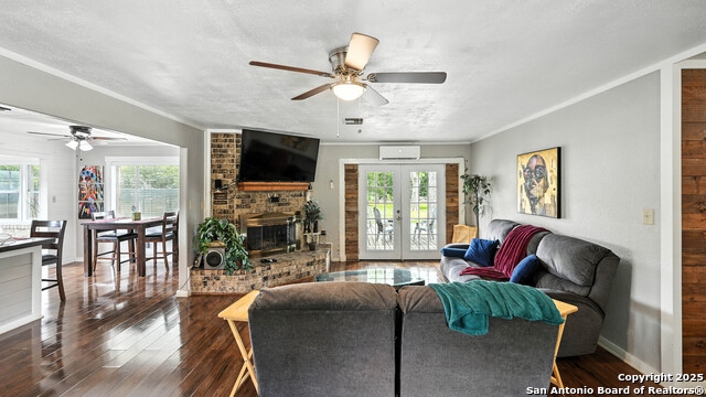 Listing photo id 8 for 683 Albert  