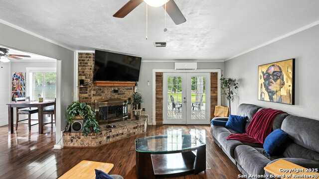 Listing photo id 9 for 683 Albert  
