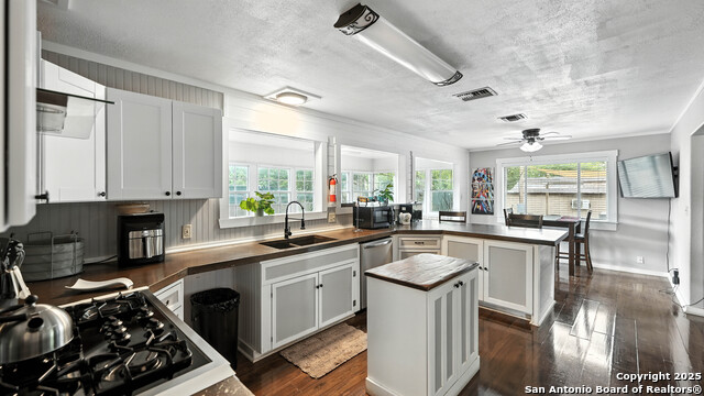 Listing photo id 16 for 683 Albert  