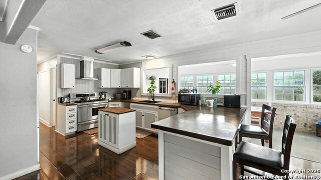 Listing photo id 17 for 683 Albert  
