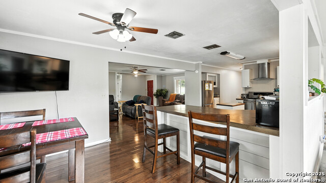 Listing photo id 20 for 683 Albert  