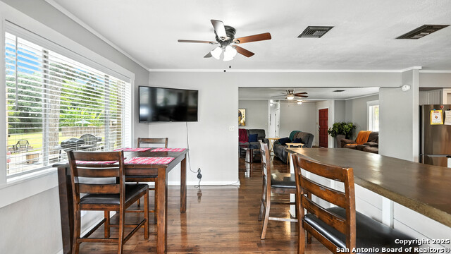Listing photo id 22 for 683 Albert  
