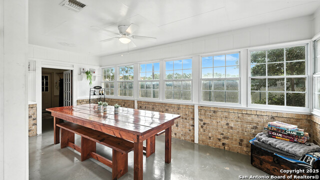 Listing photo id 24 for 683 Albert  