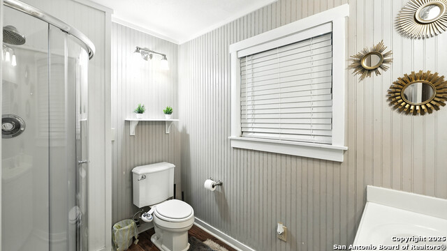 Listing photo id 33 for 683 Albert  