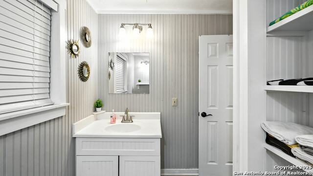 Listing photo id 34 for 683 Albert  