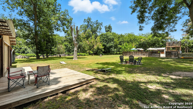 Listing photo id 37 for 683 Albert  