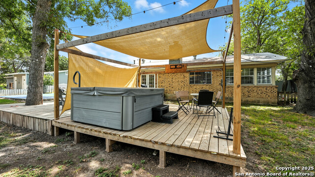 Listing photo id 38 for 683 Albert  