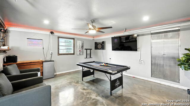 Listing photo id 44 for 683 Albert  