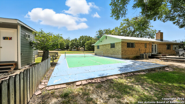 Listing photo id 55 for 683 Albert  