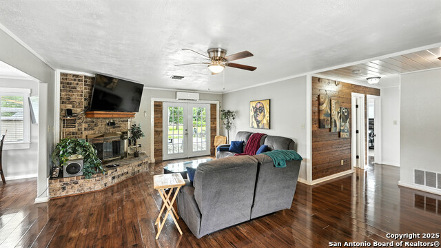 Listing photo id 7 for 683 Albert  