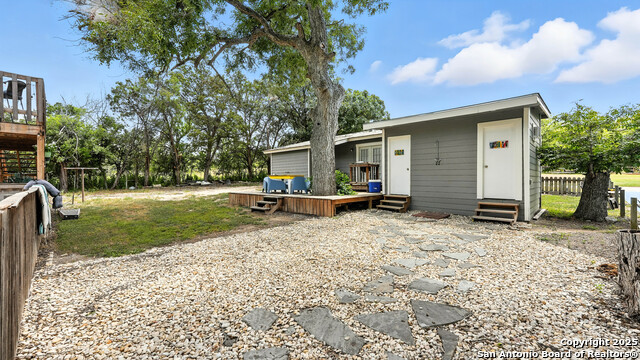 Listing photo id 19 for 695 Albert  