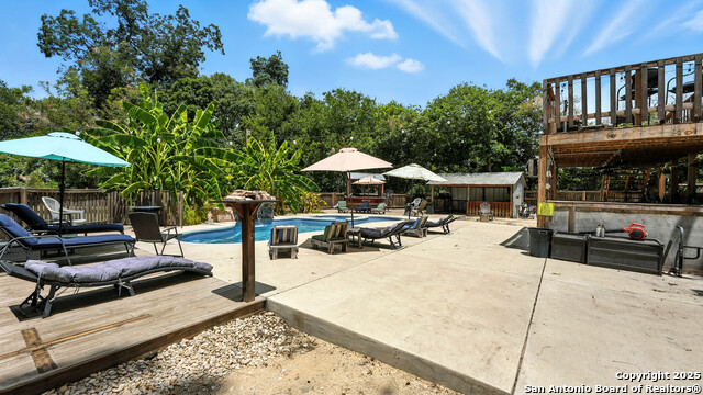 Listing photo id 20 for 695 Albert  