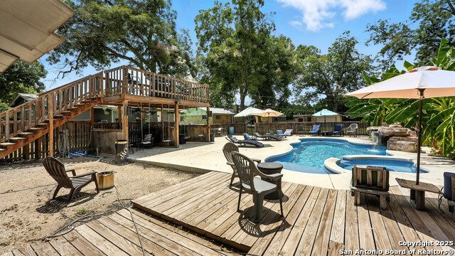 Listing photo id 21 for 695 Albert  