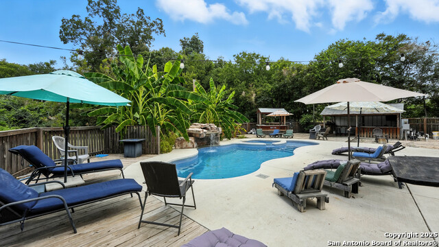 Listing photo id 22 for 695 Albert  