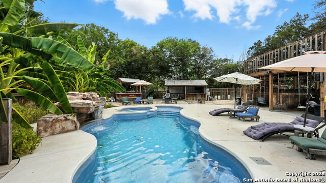 Listing photo id 25 for 695 Albert  