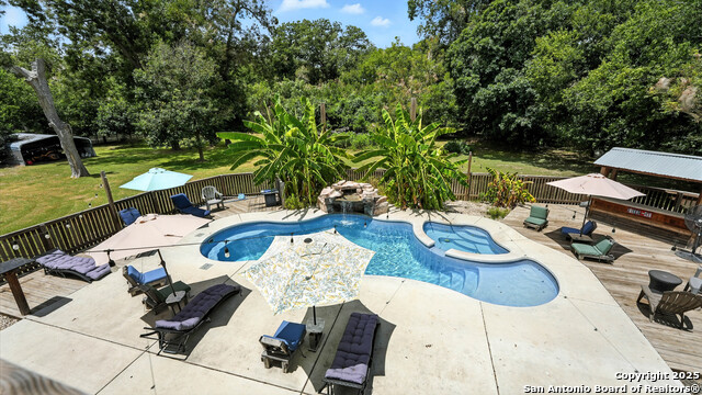 Listing photo id 26 for 695 Albert  