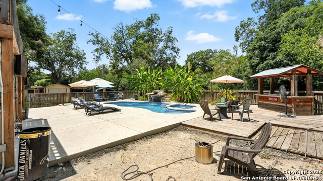 Listing photo id 27 for 695 Albert  