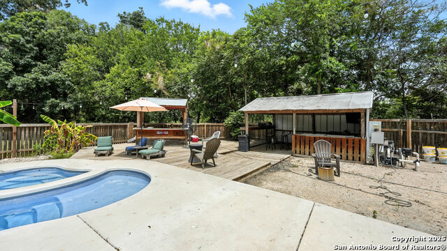 Listing photo id 28 for 695 Albert  